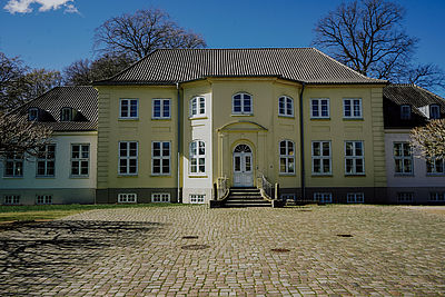 Die Außenansicht vom Caspar-von-Saldern-Haus in Neumünster.