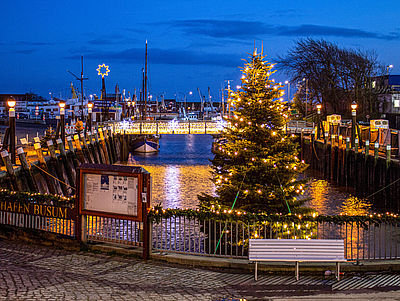Weihnachtsbaum am Büsumer Hafen