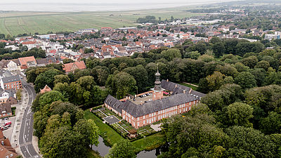 Luftaufnahme vom Schloss vor Husum